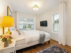 French Country Cottage in lovely Glen Ellyn!