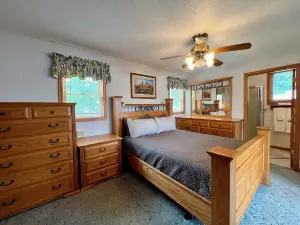 Clayton Savings Bank - One Block To Might Mississippi River!