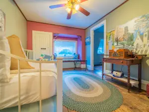 The Maid's Quarters Bed Breakfast & Tearoom