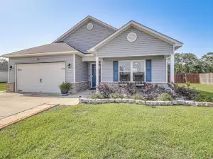 1 Mi to Shopping District: Chic Springfield Home