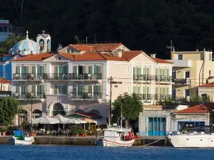 Samaina Port Hotel