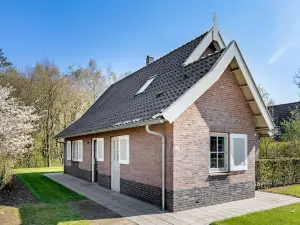 Detached Holiday Home with Two Bathrooms 2 km from Appelscha