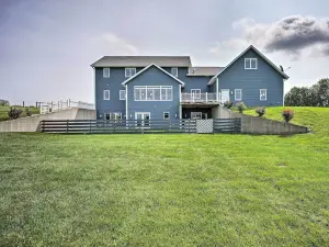 Blue Birds Perch Stunning Home on Private Hilltop