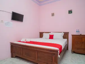 RedDoorz Syariah Near Batu Night Spectacular 3