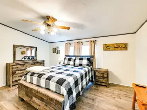 Quiet Horseshoe Hill House by Lake Barkley!
