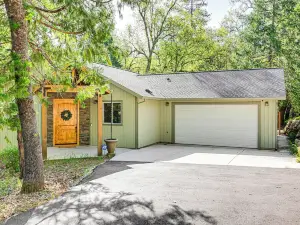Game Room and Patio Picturesque Home in Sonora