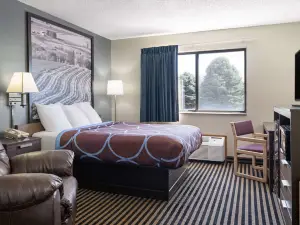 Super 8 by Wyndham Humboldt