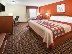 Super 8 by Wyndham White Hall