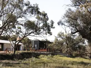 Parcoola Retreats Secluded Riverside Escape