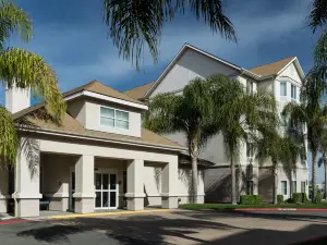 希爾頓Homewood套房弗雷斯諾機場/克洛維斯酒店