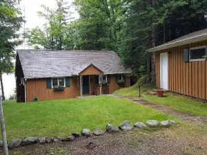 Family friendly lakefront cottage
