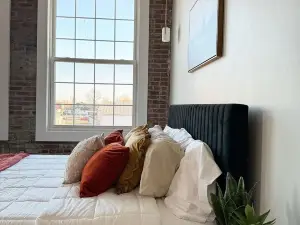 Loft Apartment on Main Downtown - Sleeps 4