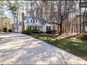 Knight Play Golf home with Jetted tub on 1.2 acre lot in Apex