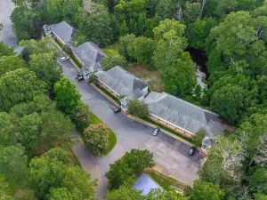 Charming 1-bed condo for weekly or  extended stays