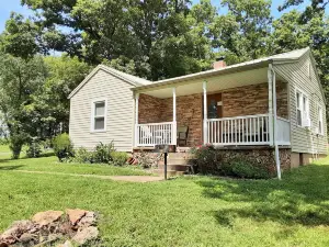 Serene, Modern, Cottage, access to a 60 Acre Lake