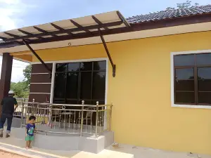 Bukit Apit yellow homestay (FOR MUSLIMS ONLY)