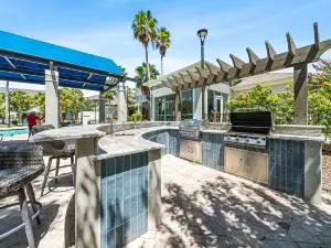 Access to Shopping, Dining and Jogging Trails - Stylish Modern Oasis