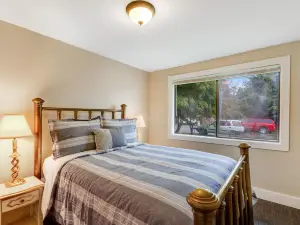 Dog-friendly home with a yard, washer/dryer, partial AC - near attractions