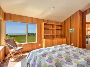 Gorgeous House with Ocean Views & Shared Pools plus Nearby Beach & Bluff Trail