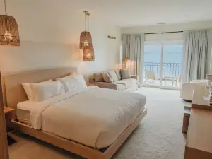 Shoreline Hotel