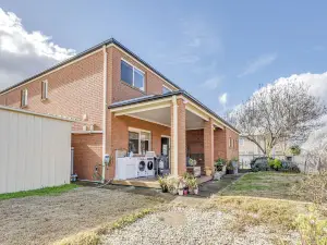 StayAU Family Home Comfort in Caroline Springs