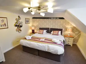 The Royal Victoria and Bull Hotel