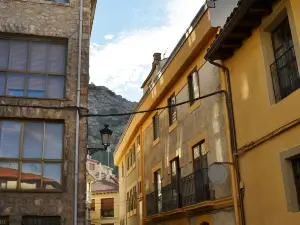 Tres Puentes Anguiano Apartamentos y Hostal