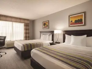 Country Inn & Suites by Radisson, West Bend, WI