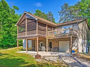 Charming Getaway w/ Lake Cumberland Views!