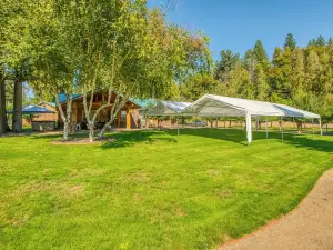 Serene Retreat on 45 Acres in Eagle Creek, OR - Perfect Getaway Spot