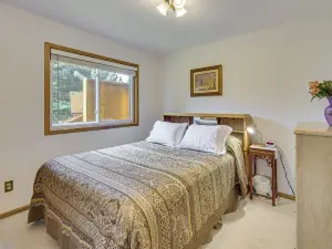 Lake Superior Beachfront Home - 15 Mi to Duluth!