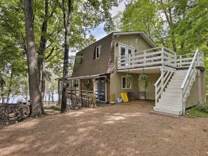 Lakefront New Auburn Apartment w/ Shared Dock