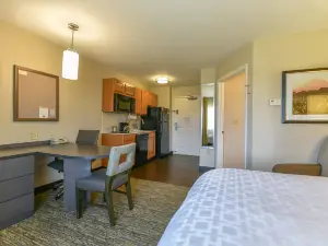 Candlewood Suites Medford