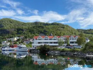 Sunde Fjord Hotel, Free and Easy Parking