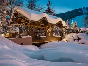 Luxury Ski-in, Ski-Out- 3Br/ 4 Bath + Den in Bachelor Gulch 3 Bedroom Condo