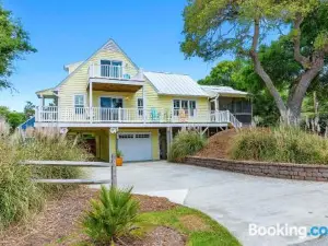 The Emerald Owl House - Peaceful Emerald Isle Beach House w/ Luxurious Heated Pool!