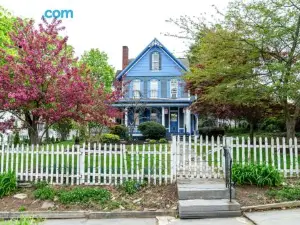Charming Executive Victorian Mansion w/ Free Parking - Near Bucknell