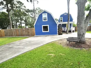 Charming 1-bedroom cottage in Dickinson,Tx with WiFi,