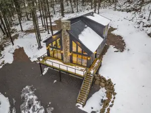 Luxurious Tug Hill Lodge-Direct Snowmobile Access