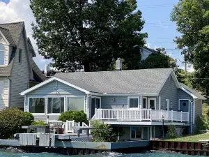 Blue Water Hideaway...Awesome renovation...Incredible River Views...Free Wifi
