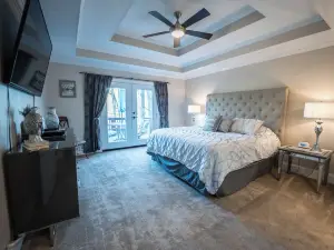 Luxury Lodge Style at Jackson Lake w/ hot tub-game room-deck- firepit