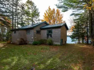 The perfect lakefront cabin close to Acadia National Park