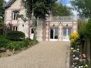 Exceptional 5 Bedroom House Near the Beach