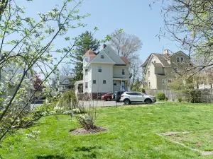 Montclair Apartment