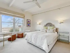Elegant getaway with lovely deck, ocean & sunrise views, foosball & washer/dryer