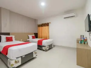 RedDoorz Plus @ Cemara Asri Medan