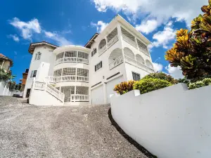 Skyline Suites, Queen, Ocean Views 1 Bedroom Condo by RedAwning