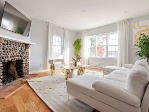 Prime Luxury with Balcony Wood Fireplace