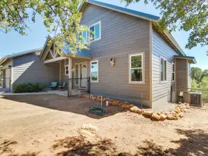 Secluded Show Low Home, Near Hiking Trails!