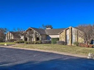 Steps to Lake! Charming Cabin: Pool Access & Decks